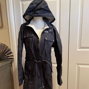 Womens M The North Face long rain jacket.